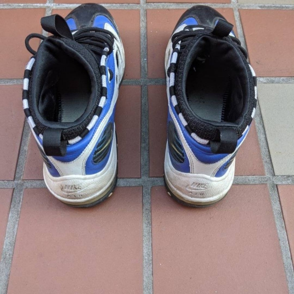 Lot of vintage shoes !